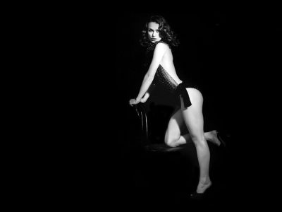 sexy_actrice_black-wallpaper-1280x768